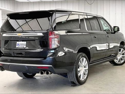 Used 2021 Chevrolet Suburban High Country w/ Premium Package AWD/4WD image 12