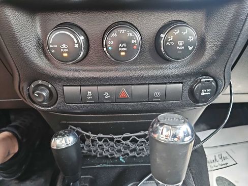 Used 2014 Jeep Wrangler Unlimited Rubicon w/ Connectivity Group image 33