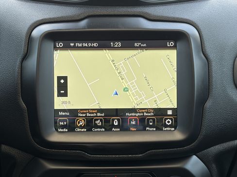 Used 2018 Jeep Renegade Trailhawk AWD/4WD image 13