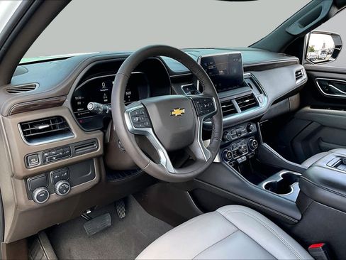 Used 2022 Chevrolet Tahoe LT w/ Luxury Package RWD image 18
