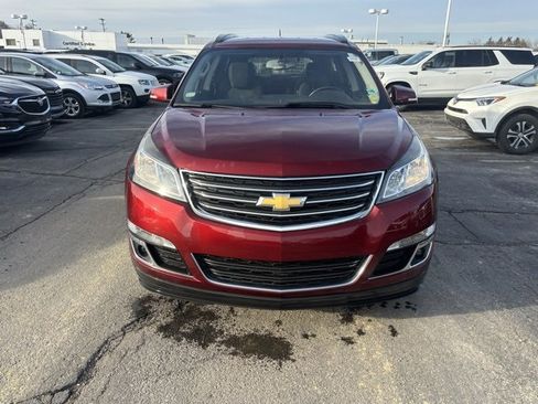 Used 2017 Chevrolet Traverse LT w/ Style and Technology Package image 2