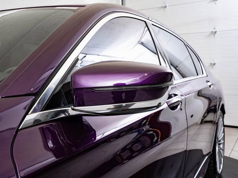 Certified 2022 BMW ALPINA B7 xDrive w/ Luxury Rear Seating Package image 17