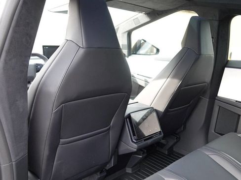 Used 2024 Tesla Cybertruck AWD Crew Cab image 88