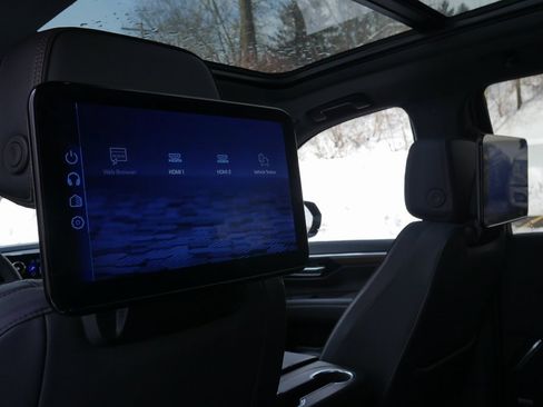 Used 2025 Chevrolet Tahoe High Country image 16