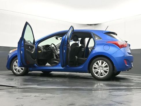 Used 2017 Hyundai Elantra GT image 66