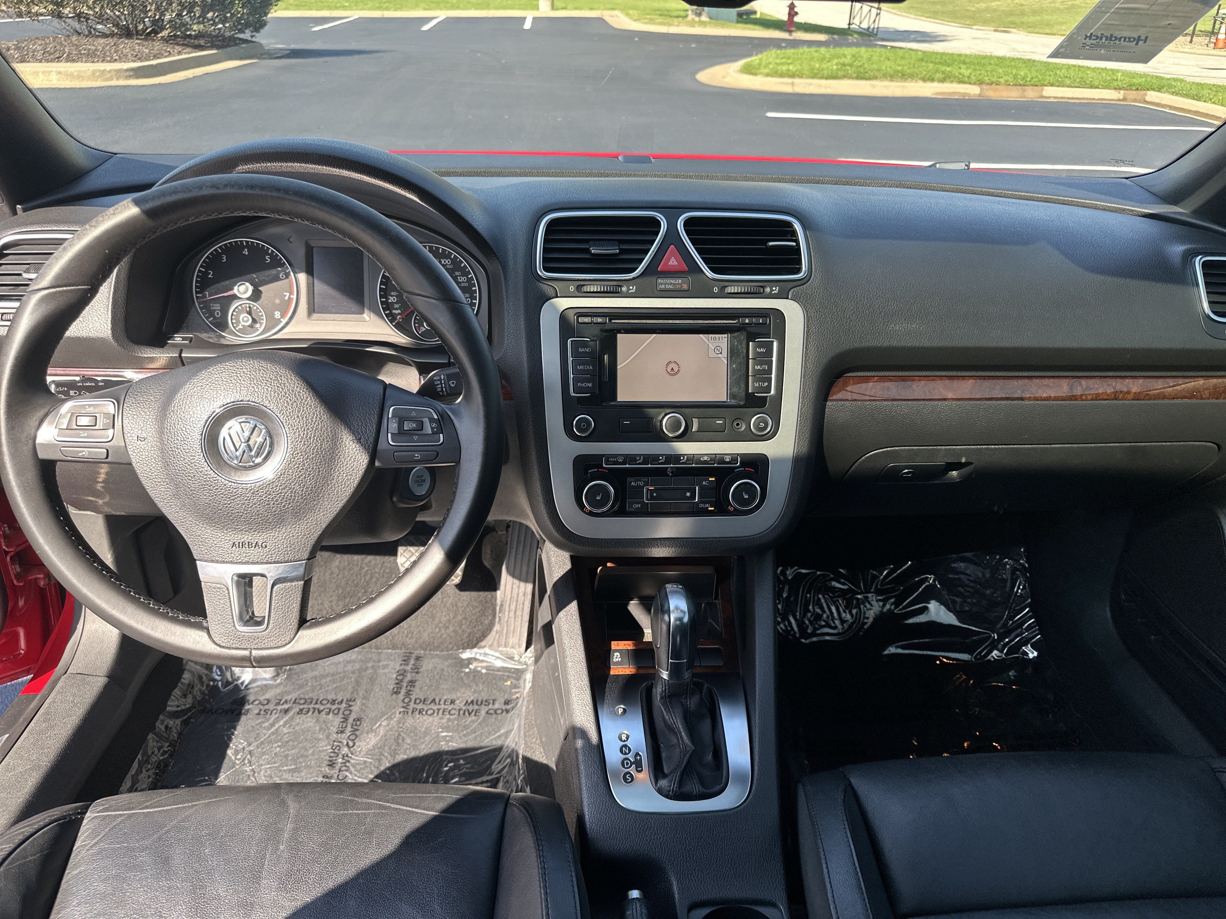 Used 2012 Volkswagen Eos Lux FWD image 29