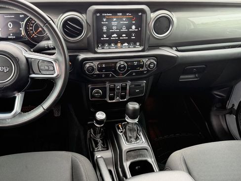 Used 2022 Jeep Gladiator Overland AWD/4WD image 17