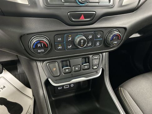 Used 2019 GMC Terrain SLE w/ Driver Convenience Package AWD/4WD image 16