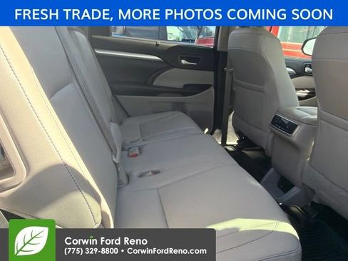 Used 2017 Toyota Highlander XLE AWD/4WD image 13