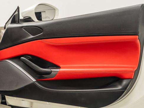 Used 2020 Ferrari Portofino image 38