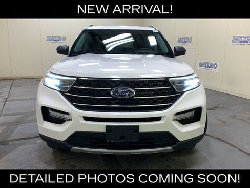 Used 2022 Ford Explorer XLT w/ Equipment Group 202A AWD/4WD image 8