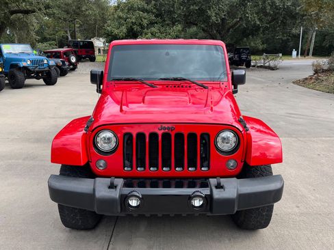 Used 2018 Jeep Wrangler Unlimited Sahara image 2