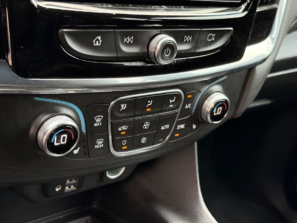 Used 2023 Chevrolet Traverse RS FWD image 16