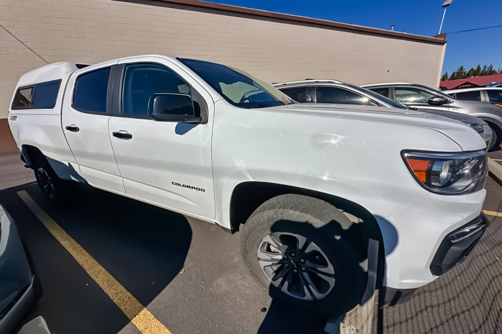 Used 2022 Chevrolet Colorado Z71 AWD/4WD image 2