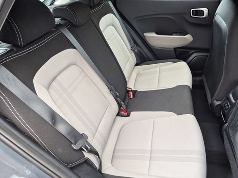 Used 2025 Hyundai Venue SEL FWD image 29
