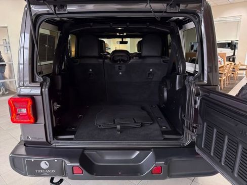 Used 2020 Jeep Wrangler Unlimited Sahara image 11