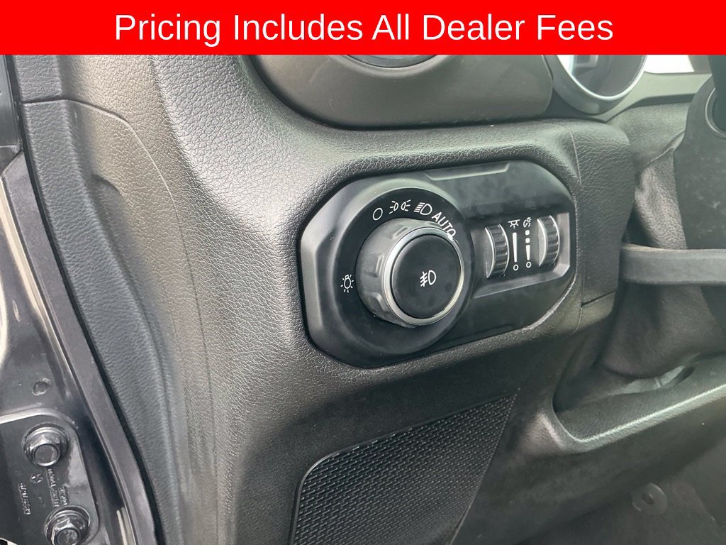 Used 2018 Jeep Wrangler Unlimited Sahara AWD/4WD image 11