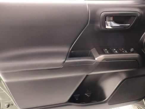 Used 2021 Toyota Tacoma TRD Sport image 15