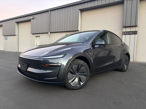 Used 2026 Tesla Model Y Long Range AWD/4WD image 5