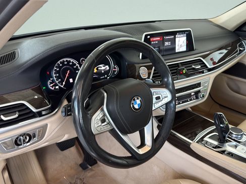 Used 2019 BMW 740i RWD image 12