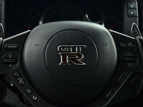 Used 2012 Nissan GT-R Premium image 40