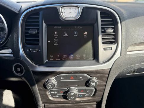 Used 2016 Chrysler 300 Limited image 43