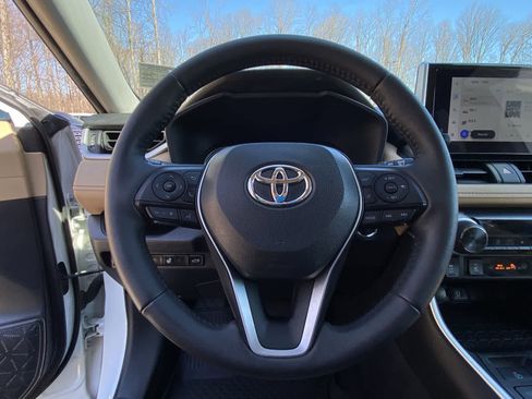 Used 2023 Toyota RAV4 XLE w/ Convenience Package image 29