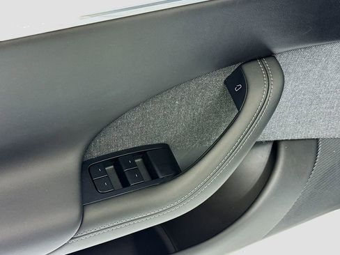 Used 2022 Tesla Model S Plaid image 24