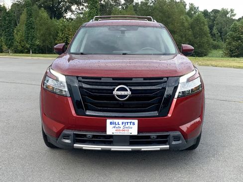 Used 2023 Nissan Pathfinder SL FWD image 2