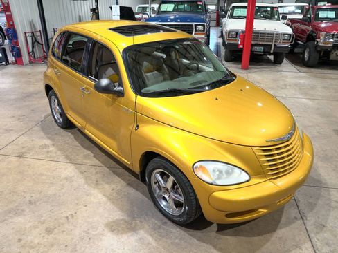 Used 2002 Chrysler PT Cruiser Limited FWD image 14