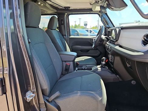 Used 2025 Jeep Wrangler Unlimited Sahara w/ Safety Group AWD/4WD image 32