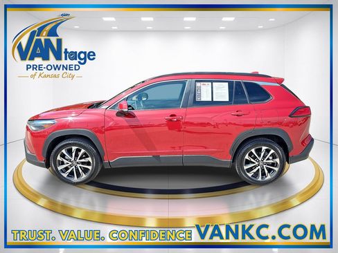 Used 2023 Toyota Corolla Cross XLE w/ Convenience Package AWD/4WD image 10