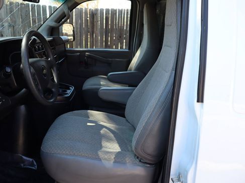 Used 2017 Chevrolet Express 2500 image 22