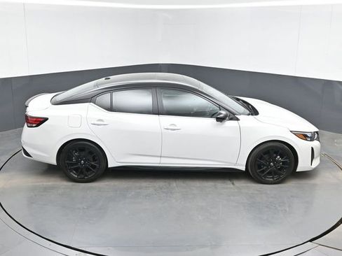 Used 2025 Nissan Sentra SR w/ SR Premium Package image 37