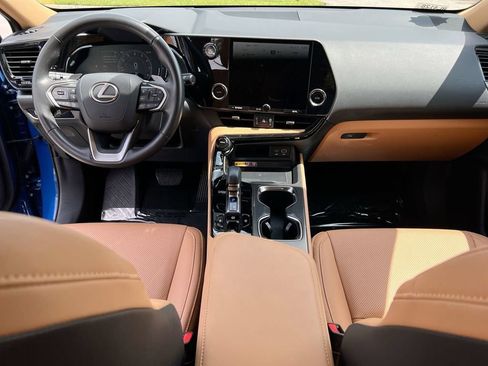 Used 2025 Lexus NX 250 FWD w/ Towing Package (2000 Lbs) image 19