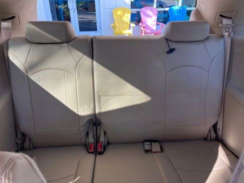 Used 2011 Buick Enclave CXL image 36