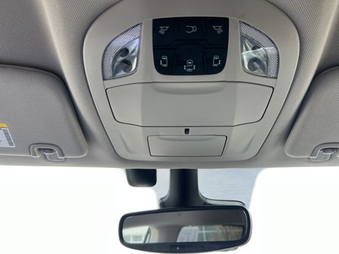 Used 2022 Chrysler Pacifica Touring-L image 32