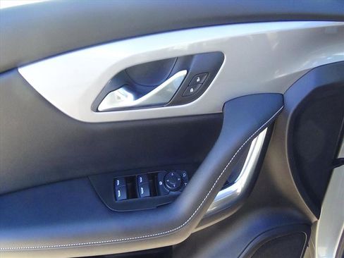 Used 2025 Chevrolet Blazer LT image 14