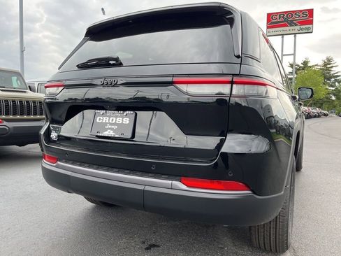 New 2026 Jeep Grand Cherokee Altitude AWD/4WD image 40