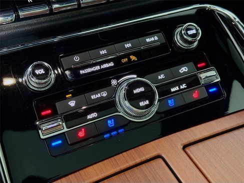 Used 2024 Lincoln Navigator Reserve AWD/4WD image 18