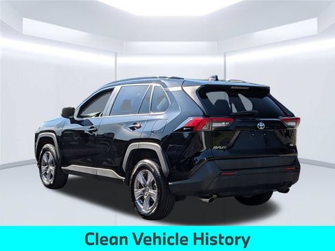 Used 2022 Toyota RAV4 XLE FWD image 4
