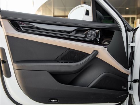 Certified 2025 Porsche Panamera 4 image 19