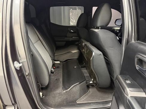 Used 2022 Toyota Tacoma TRD Sport w/ Technology Package image 18