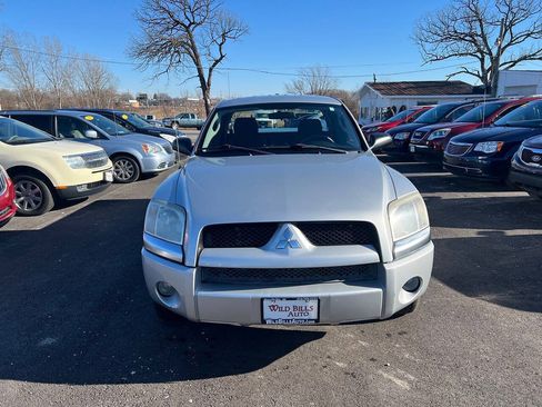 Used 2007 Mitsubishi Raider LS RWD image 2