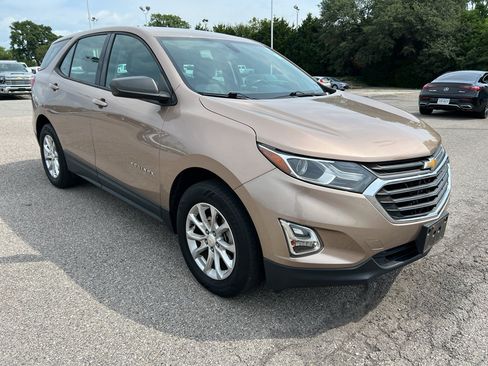 Used 2018 Chevrolet Equinox LS AWD/4WD image 3