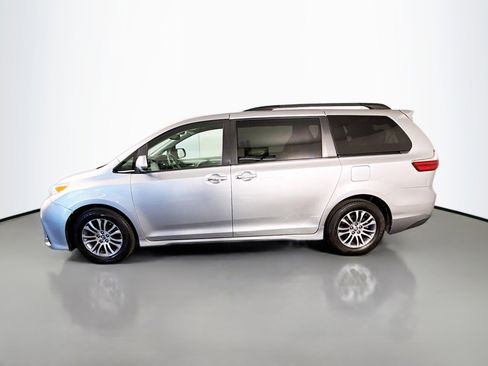 Used 2020 Toyota Sienna XLE FWD image 6