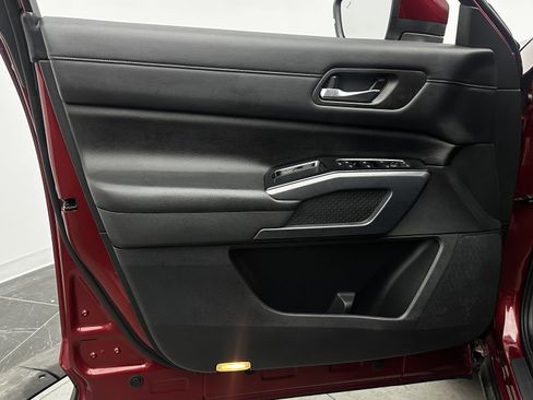 Used 2022 Nissan Pathfinder SL image 11