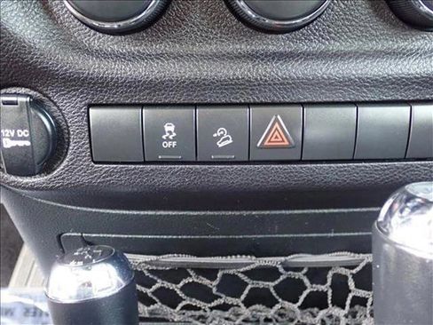 Used 2017 Jeep Wrangler Unlimited Sport w/ Connectivity Group AWD/4WD image 18