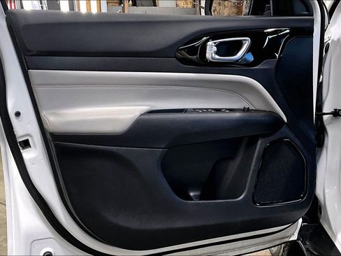 Used 2022 Jeep Compass Limited image 21