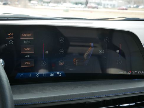 Used 2024 Cadillac XT4 Sport image 23